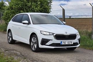 Test Škoda Scala 1,0 TSI 85 kW: kompakt, kterému kufr závidí i Golf (2026)